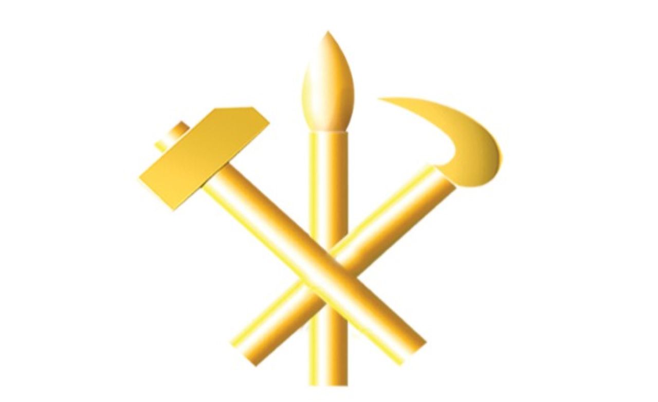 Изображение кисти вместе с молотом и серпом