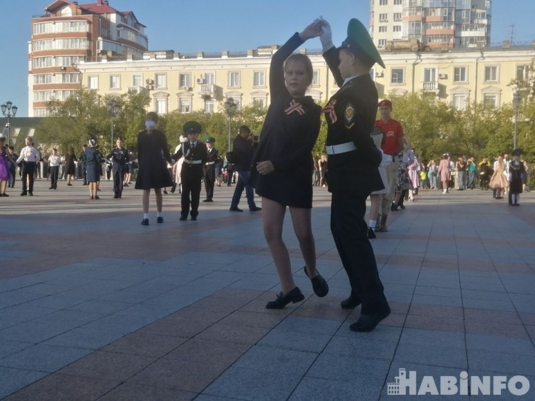 Шпильки – не вариант: «Победный вальс» станцевали в Хабаровске
