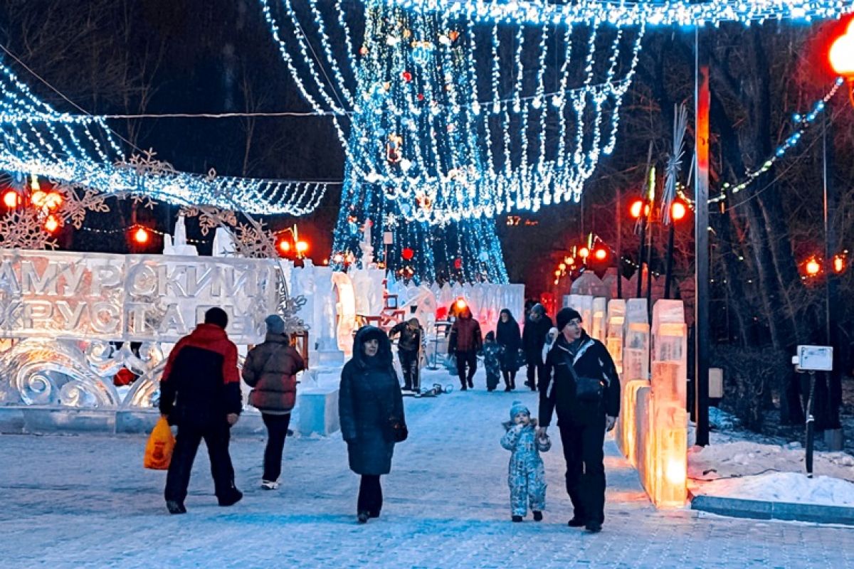 Как манит к себе по вечерам новогодний городок в парке «Динамо»