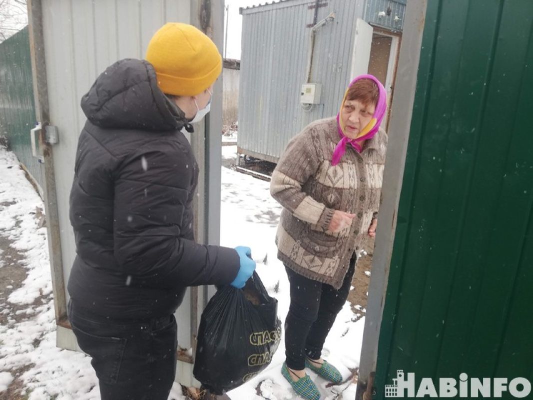 На коронавирусной передовой: как волонтёры помогают пожилым хабаровчанам