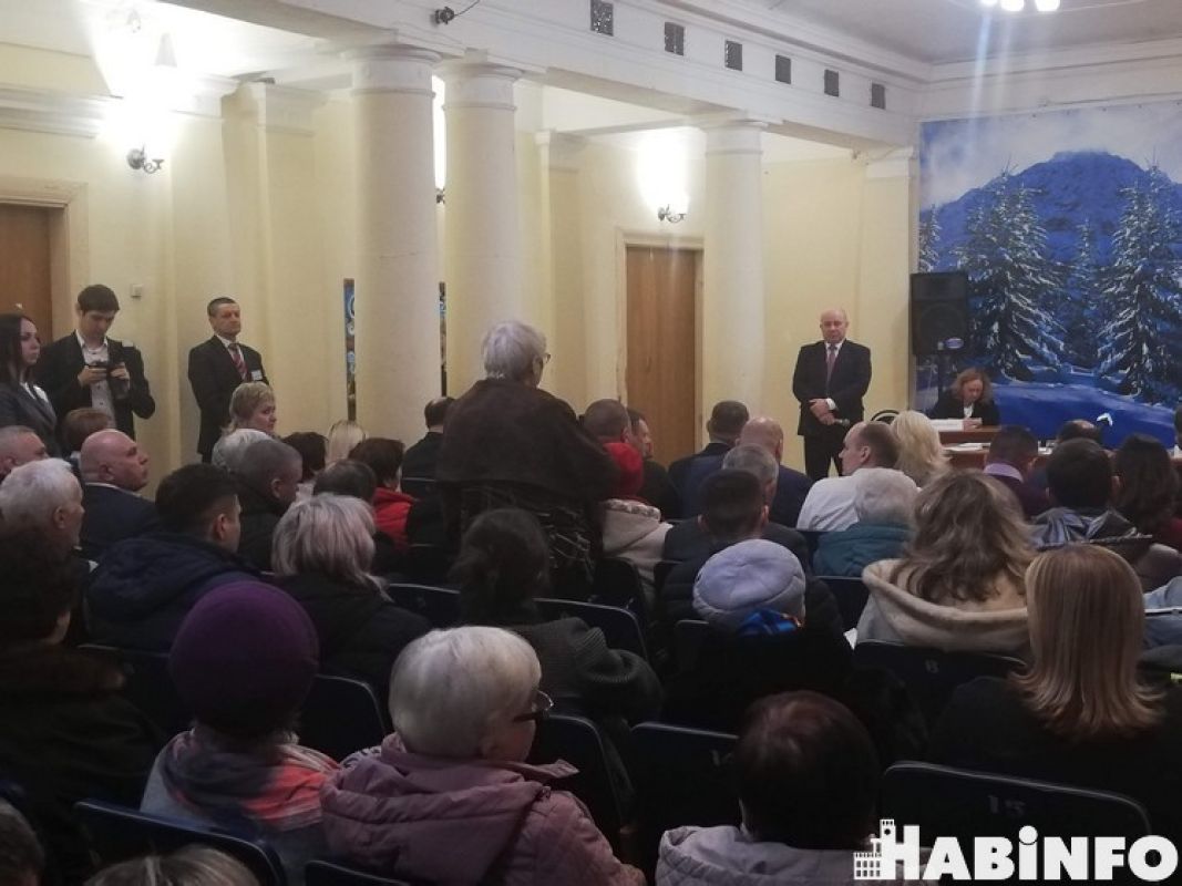 Почта, фонари и автобусы: жители Красной Речки рассказали о своих проблемах мэру