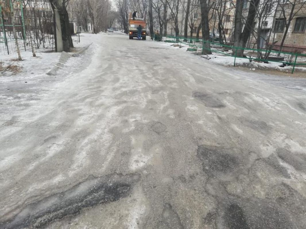«Неуд» получили коммунальщики за прошлогодний снег