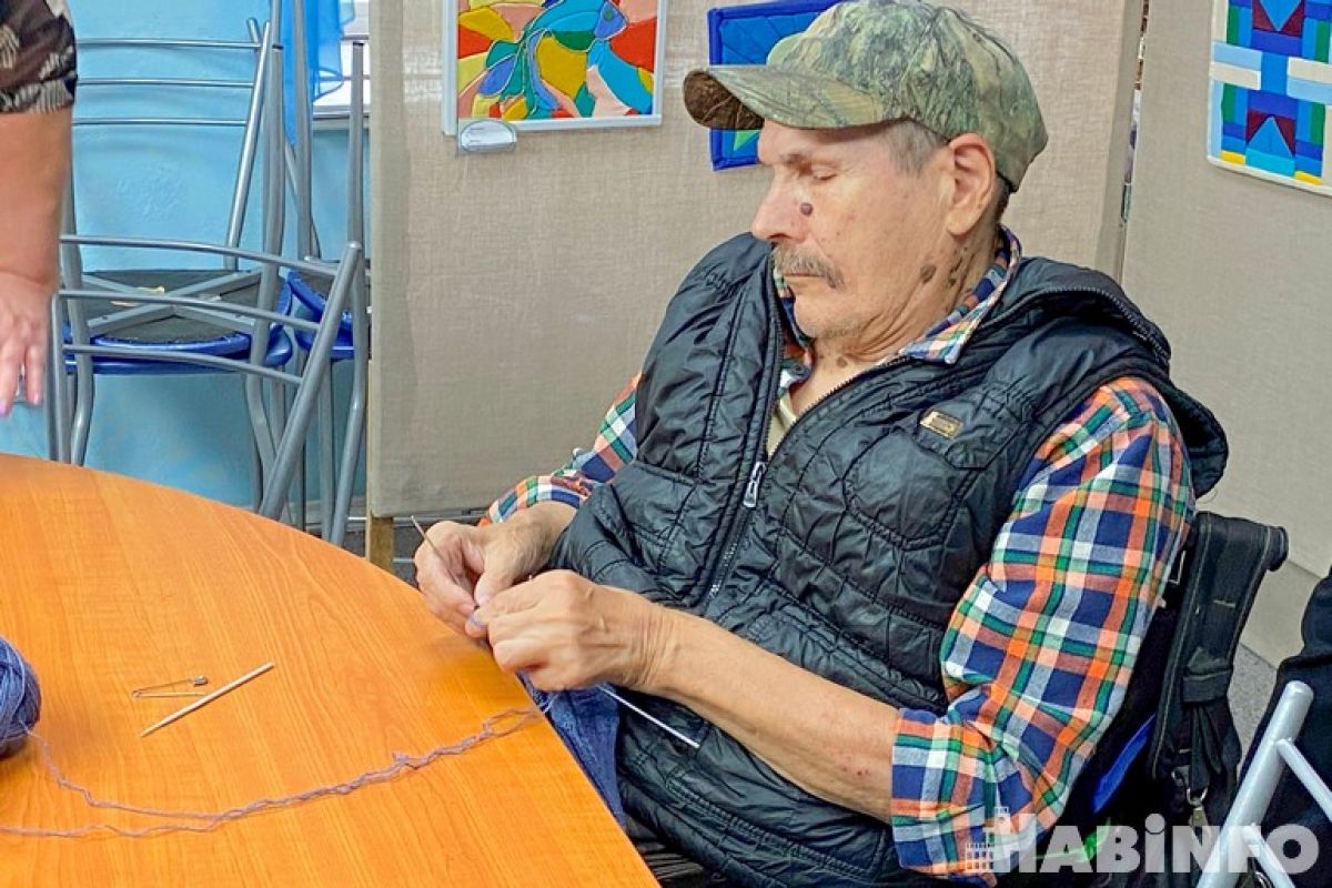 Очень эмоциональное вязание солдатских варежек