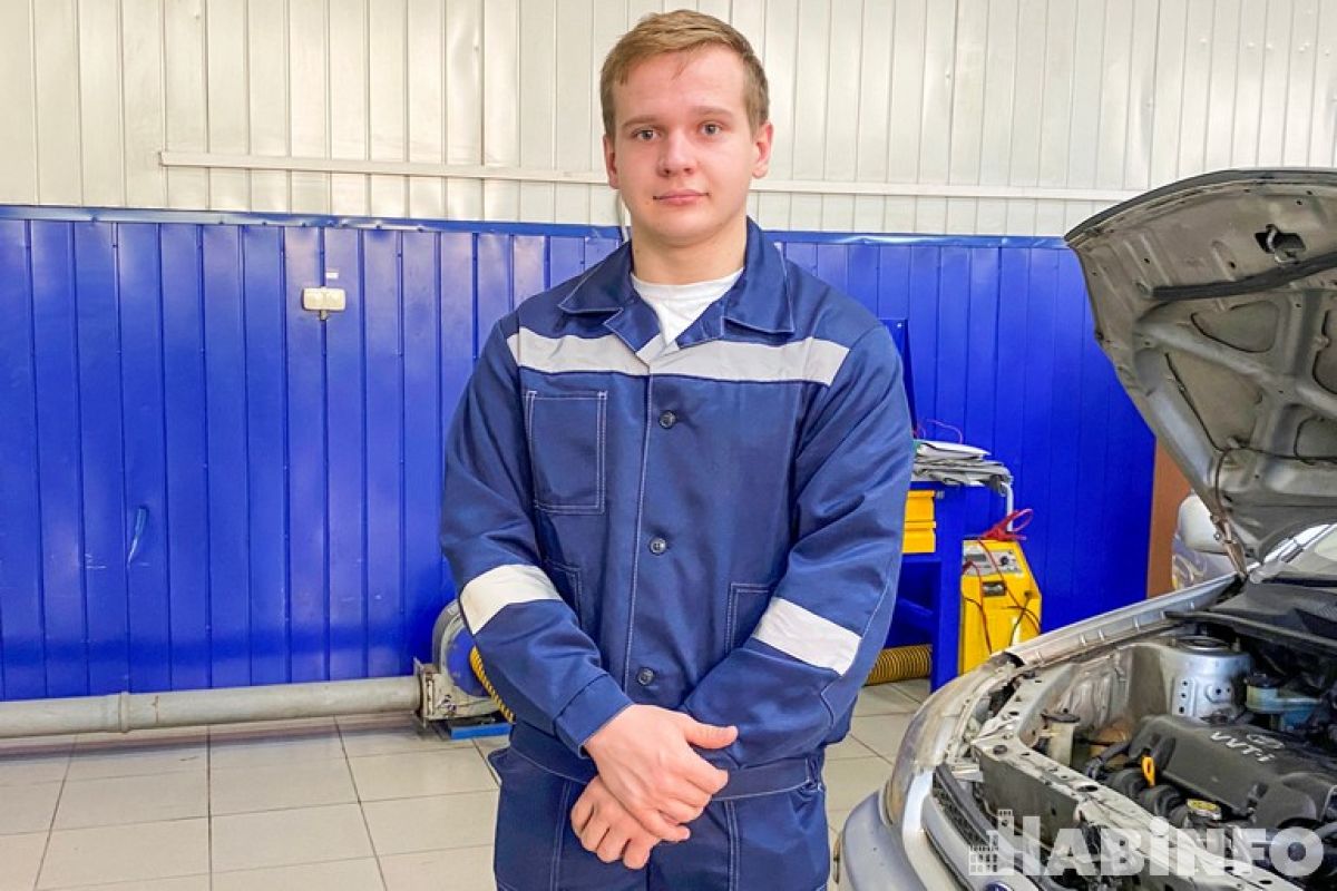 Мечта детства: как хабаровский парень с инвалидностью стал автомехаником