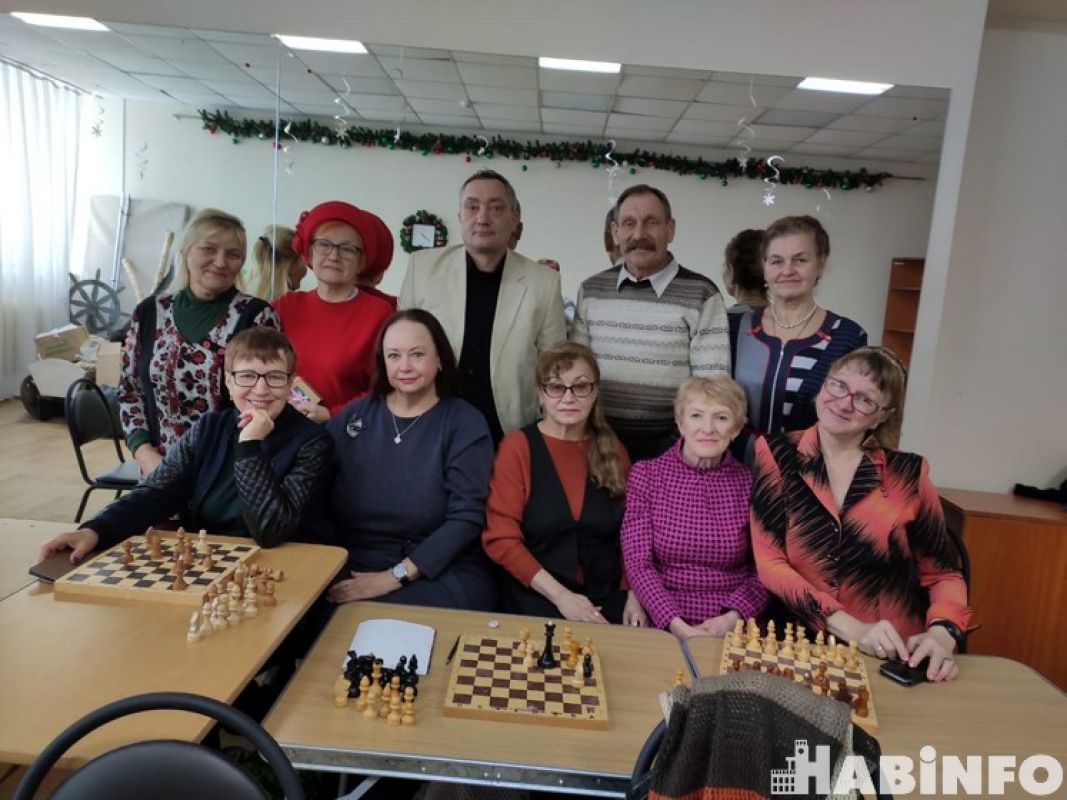 Шахматы и дача: хабаровским пенсионерам есть чем заняться на самоизоляции