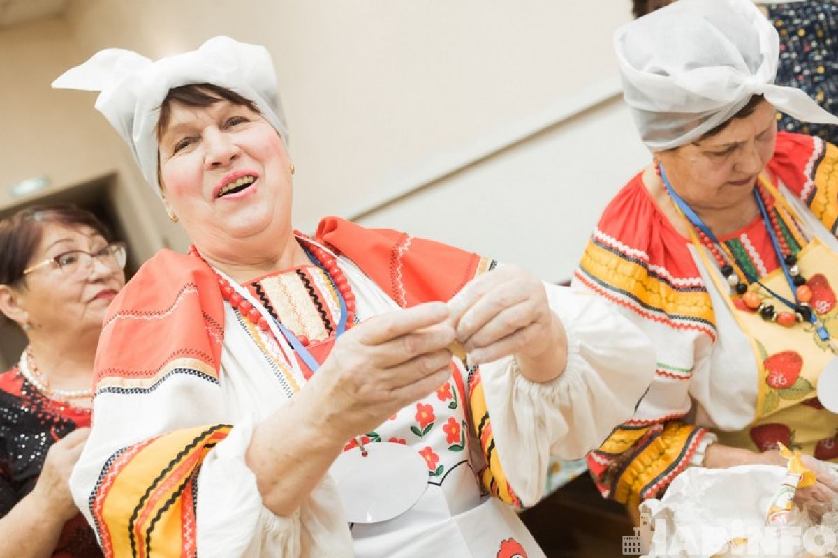 Веселый фастфуд: хабаровские пенсионеры отожгли на «Вареник-party»