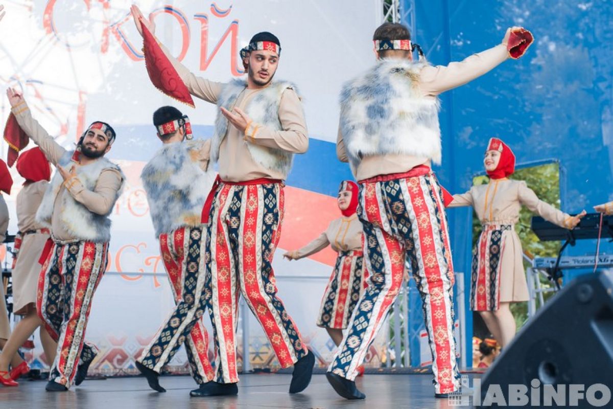 Барев, джан! Праздник абрикоса от хабаровских армян